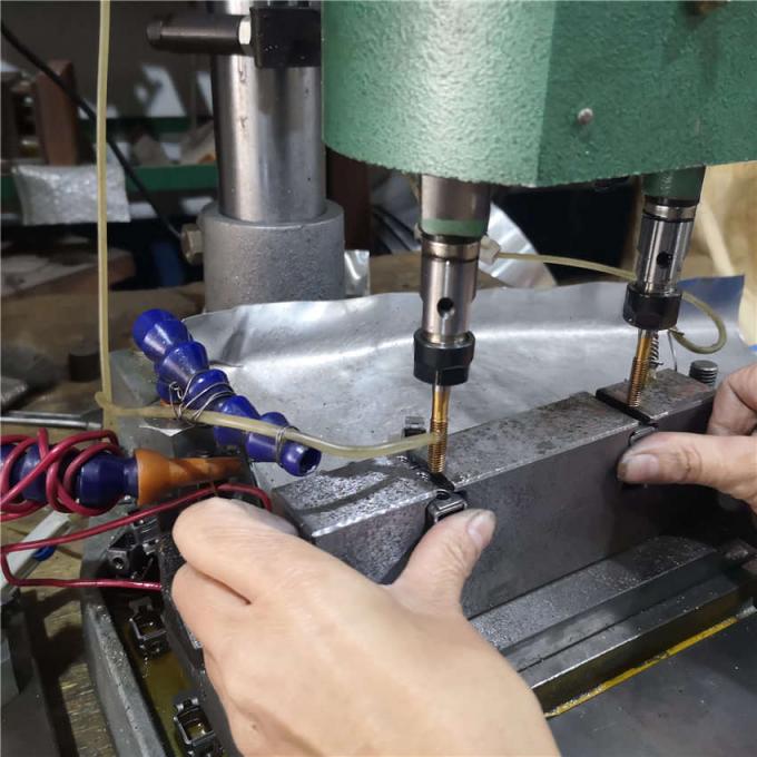 Stampo per stampaggio di metalli personalizzato per il bloccaggio terminale di punzonatura di formatura di metalli 0